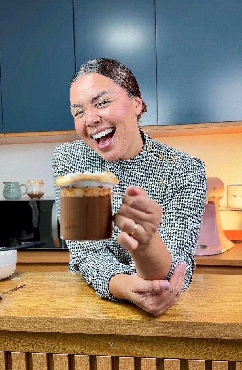 Chocolate Quente com Marshmallow Estruturado